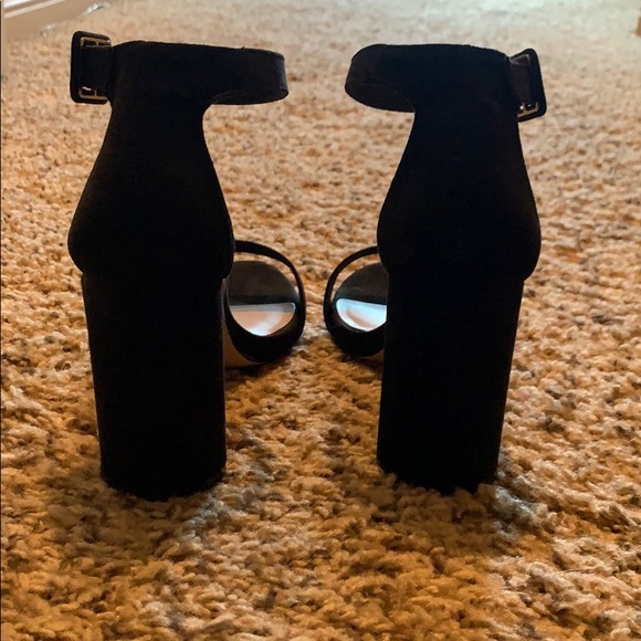 Classic black strap heel - Picture 4 of 5